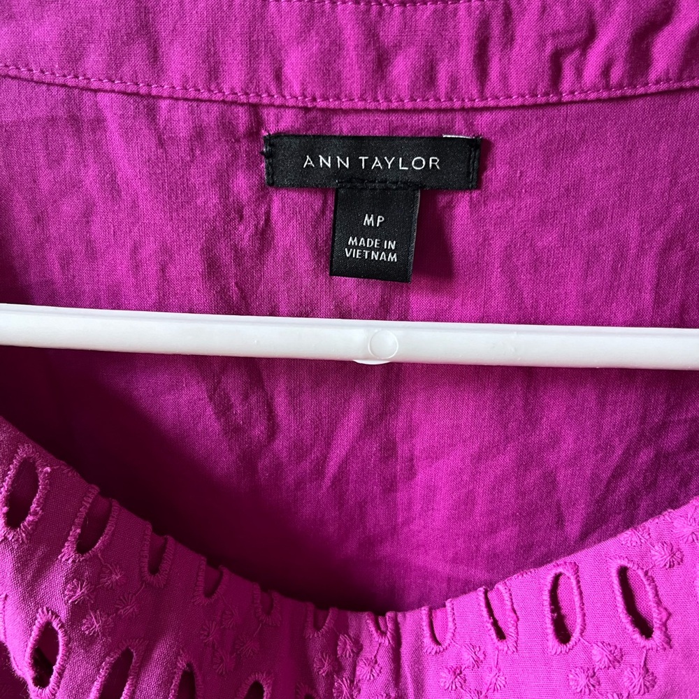 Ann Taylor Women’s Sleeveless Eyelet Trim Top Magenta Size M Petite - Picture 5 of 8